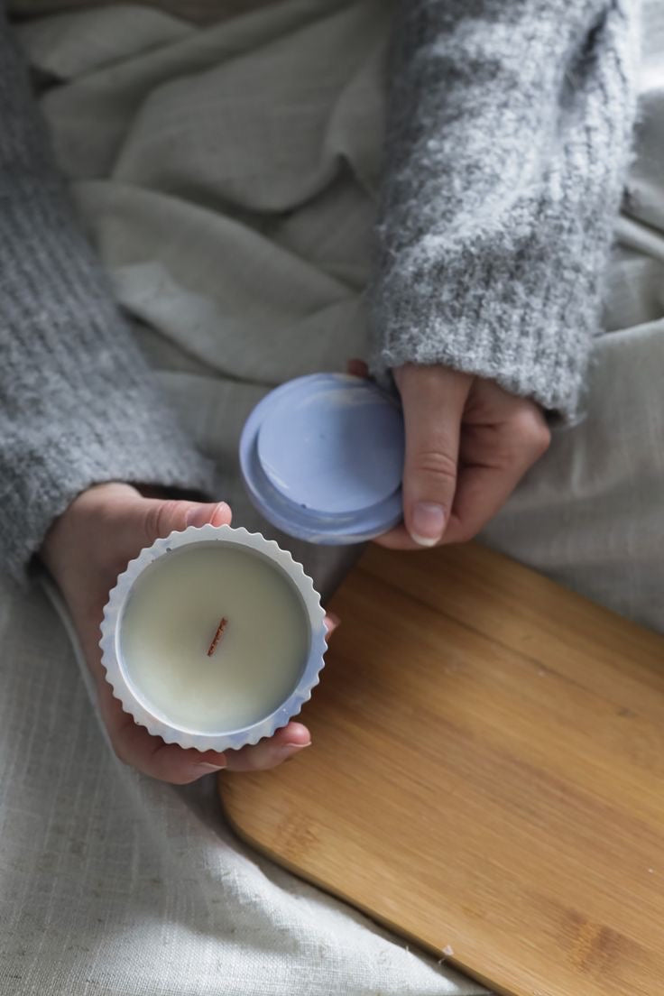 Wavy box candle